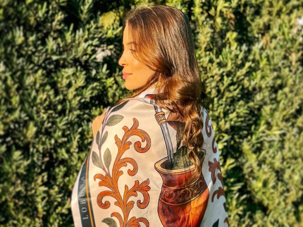 Como Lavar Lenço de Seda em Casa Sem Danificar o Tecido