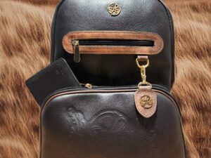 Bolsa Preta Feminina em Couro Legítimo