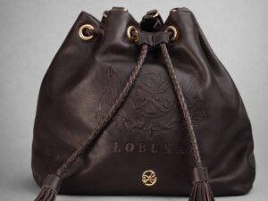 Como usar bolsa saco_ estilo e ocasiões do dia a dia